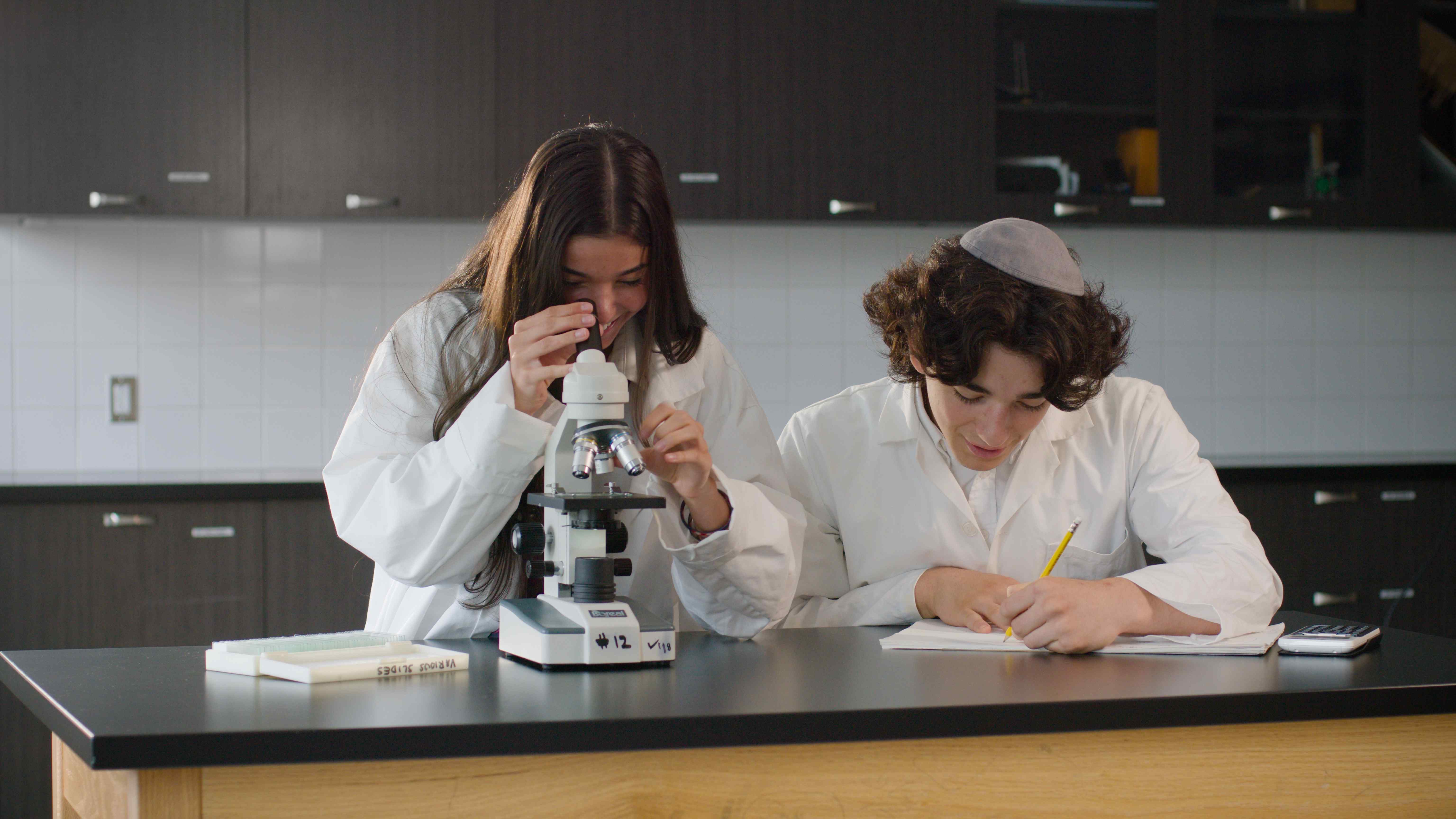 Les écoles Azrieli Talmud Torah - Herzliah, Campus Adams, section française